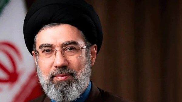 أول تعليق من المرشد الإيراني على اغتيال علي لاريجاني