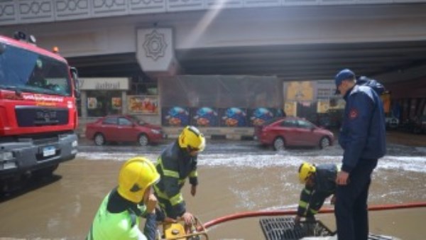 . رجال الشرطة يرفعون درجة الاستعداد لتأمين المواطنين من الأمطار