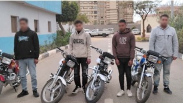 ضبط 4 متسابقين