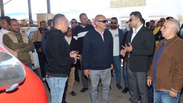 محافظ السويس يتفقد المحطة الإقليمية لسيارات الأجرة ويشدد على الإلتزام بتطبيق التعريفة الجديدة
