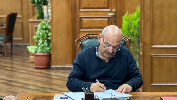 محافظ السويس يعتمد التعريفه الجديدة للسيارات الاجرة والميكروباص