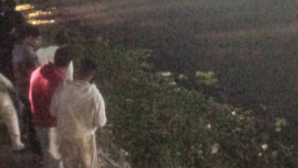 انقلاب سيارة ميكروباص في ترعة المحمودية 