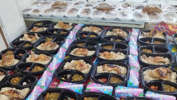 توزيع ٩١٠ وجبة إفطار بالبحيرة 