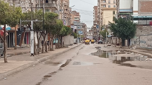 سقوط الأمطار في البحيرة 