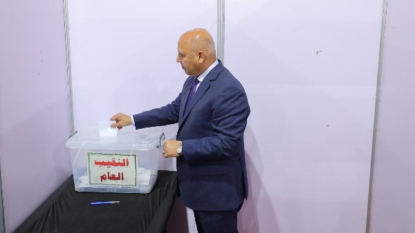 الفريق كامل الوزير يدلي بصوته