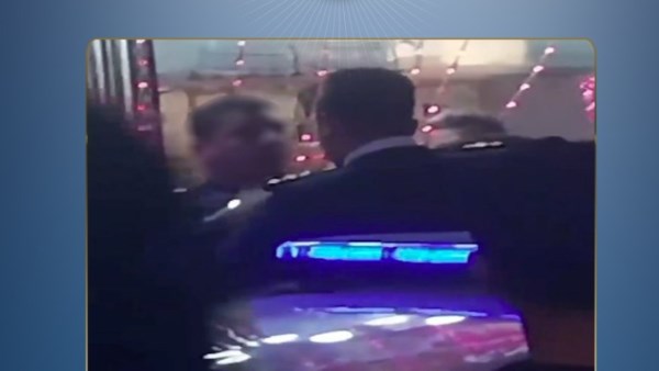 الداخلية تقرر إيقاف ضابط وإحالته للتحقيق لتجاوزه ضد مواطن بالقاهرة