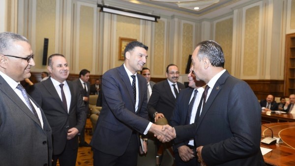 خلال الاجتماع