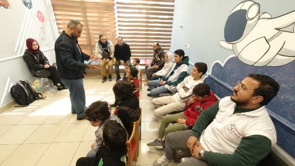 زيارة وفد “تحدي القراءة العربي” لمستشفى الناس الخيري