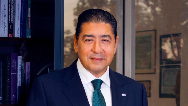 عقب تعيينه رئيسًا تنفيذيًا للCIB.. تفاصيل من حياة هشام عز العرب 