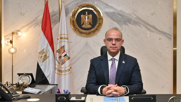 وزير الاستثمار  يوجه باستمرارية منظومة الإفراج الجمركي خلال عيد الفطر 