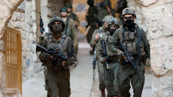 الجيش الإسرائيلي يعلن اعتقال عددًا من عناصر قوة رضوان التابعة لحزب الله