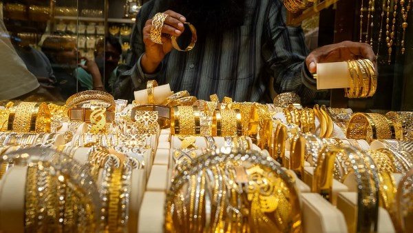 التراجع مستمر.. الذهب يشهد انخفاض ملحوظ بختام تعاملات اليوم 23 مارس 2026