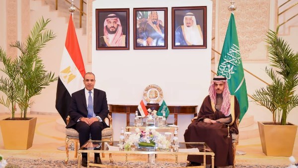 مباحثات مصرية سعودية بالرياض لتنسيق المواقف واحتواء التصعيد الإقليمي