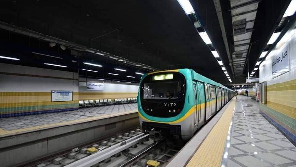 قطارات مترو الانفاق 