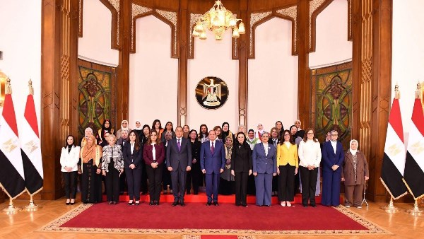 الرئيس عبد الفتاح السيسي يحتفى بالمرأة المصرية