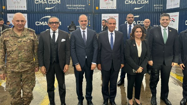 وزير الخارجية المصري يسلم 1000 طن مساعدات إغاثية للبنان
