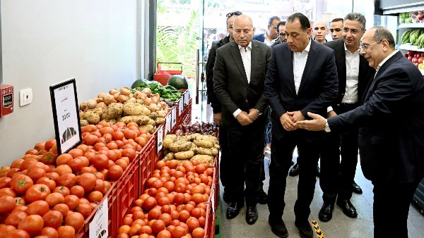 جانب من الجولة الميدانية لرئيس الوزراء 