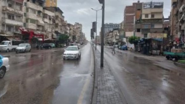 إرشادات المرور للقيادة الآمنة أثناء سقوط الأمطار وتقليل حوادث الانزلاق 
