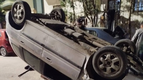 فقدت السيطرة خلال تعليمها القيادة.. انقلاب سيارة سيدة بعد اصطدامها بـ3 سيارات في دمياط الجديدة