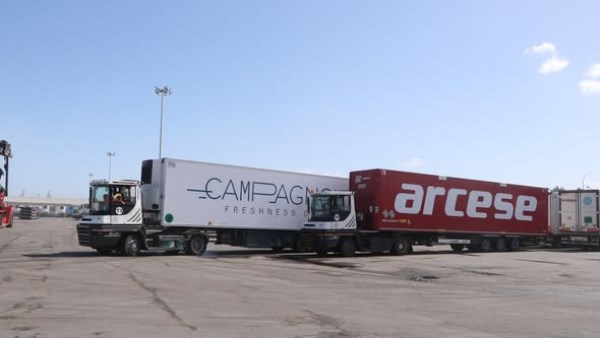 ميناء دمياط