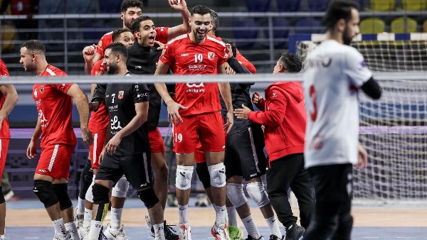 الأهلي بطل دوري الطائرة