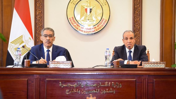 وزيرا الخارجية والدولة للإعلام يعقدان جلسة إحاطة موسعة لممثلي وسائل الإعلام الإقليمية والدولية المعتمدين بمصر 