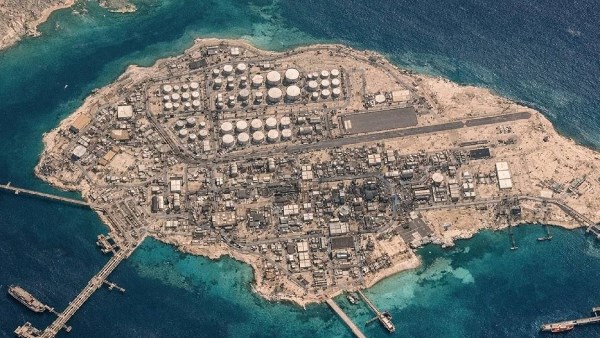 إعلام غربي: إيران نشرت تعزيزات بجزيرة خارك استعدادًا لعملية عسكرية محتملة