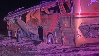 انقلاب أتوبيس سياحي في البحر الأحمر يسفر عن ضحايا ومصابين 