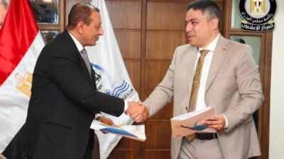 جانب من توقيع اليوم 