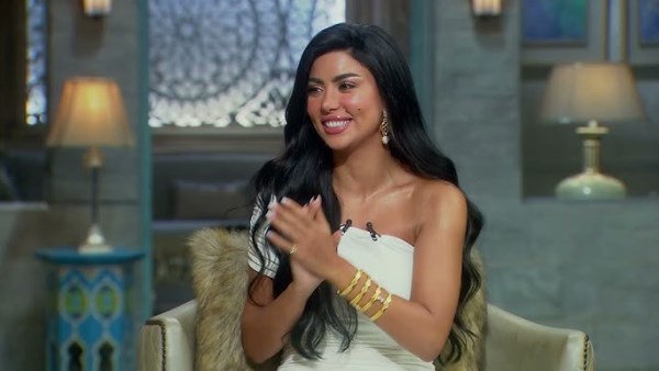 كارولين عزمي