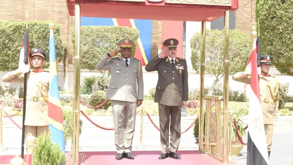 الفريق أحمد خليفة رئيس أركان حرب القوات المسلحة يلتقى رئيس هيئة الأركان بجمهورية الكونغو الديمقراطية 