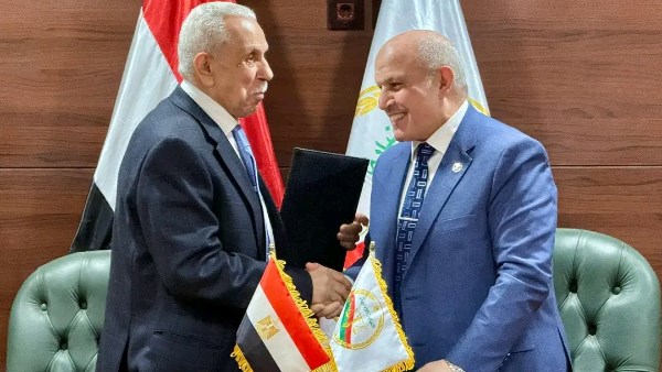 توقيع مذكرة تفاهم بين هيئة النيابة الإدارية والمحكمة العربية للتحكيم 