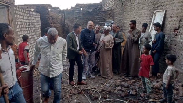 محافظ قنا يتابع جهود السيطرة على حريق بقرية أبو دياب 