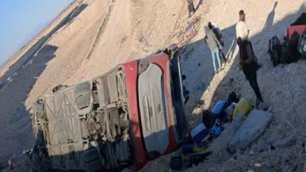  حادث انقلاب أتوبيس على طريق قنا_سوهاج