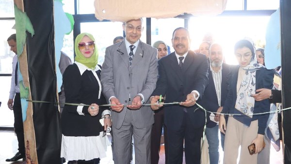 أثناء الافتتاح