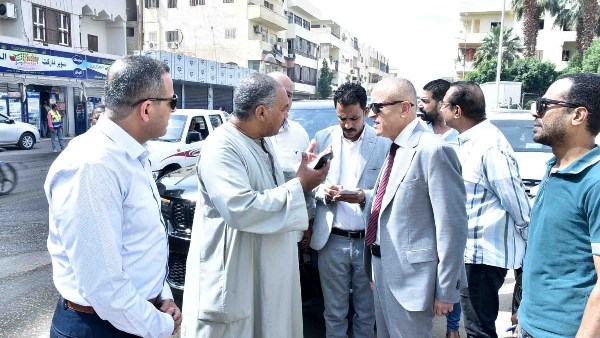 جولة تفقدية لمحافظ الاقصر بالكرنك 