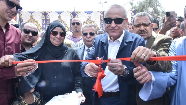 محافظ الأقصر يفتتح محطة الصرف الصحي 