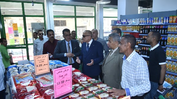 محافظ الأقصر يفتتح سوق اليوم الواحد 