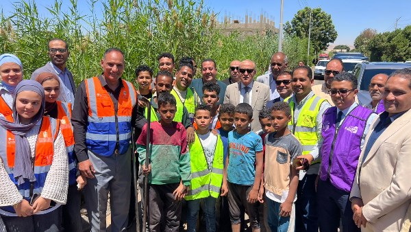 محافظ الأقصر يلتقي بمتطوعي حياة كريمة 