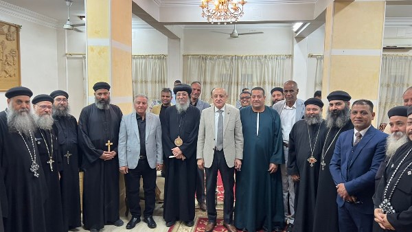 محافظ الأقصر يزور كنيسة مارجرجس بارمنت 