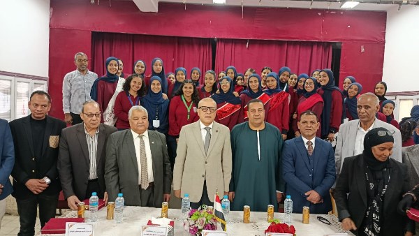 محافظ الأقصر يتفقد مدرسة أرمنت الثانوية 