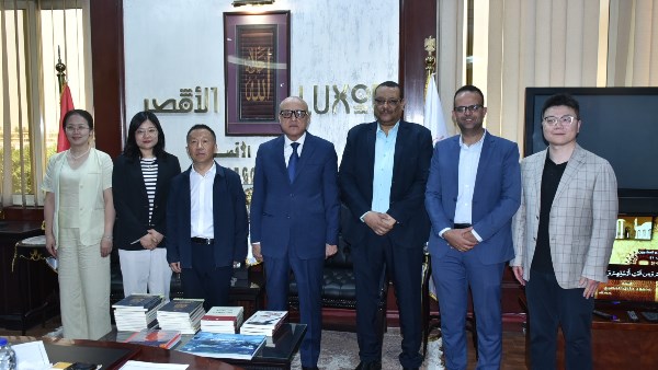 محافظ الأقصر يستقبل وفدا ثقافيا من الصين 