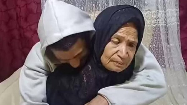 السيدة وفاء وابنها 