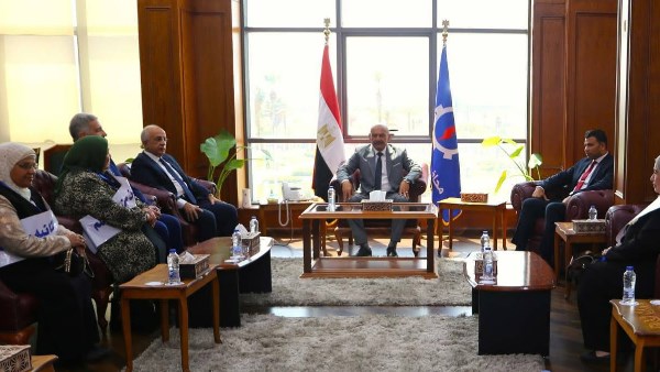 محافظ السويس يكرم الأمهات المثاليات بمحافظة السويس