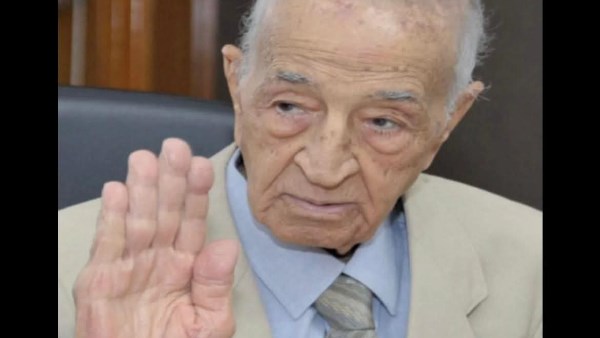 شيخ الإذاعيين فهمي عمر 