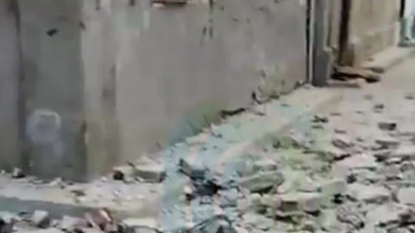 سقوط بلكونه منزل في دمنهور 