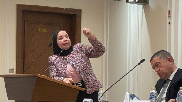 د.امل عصفور خلال الاجتماع