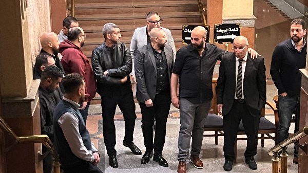 يستقبل  الفنان حاتم صلاح عزاء والده