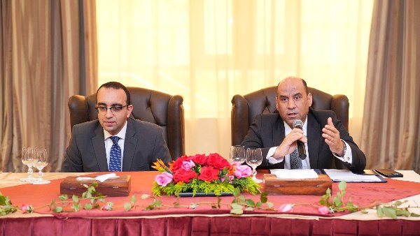 وزير العمل يختتم جولته بالإسماعيلية بزيارة شركة هواهونج للملابس الجاهزة