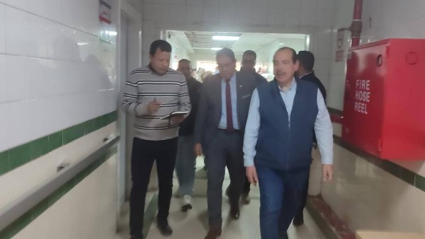 جانب من زيارة الدكتور عمرو قنديل للمصابين في حادثة المنوفية
